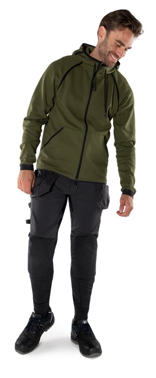 131141-940-F940_modelfront01